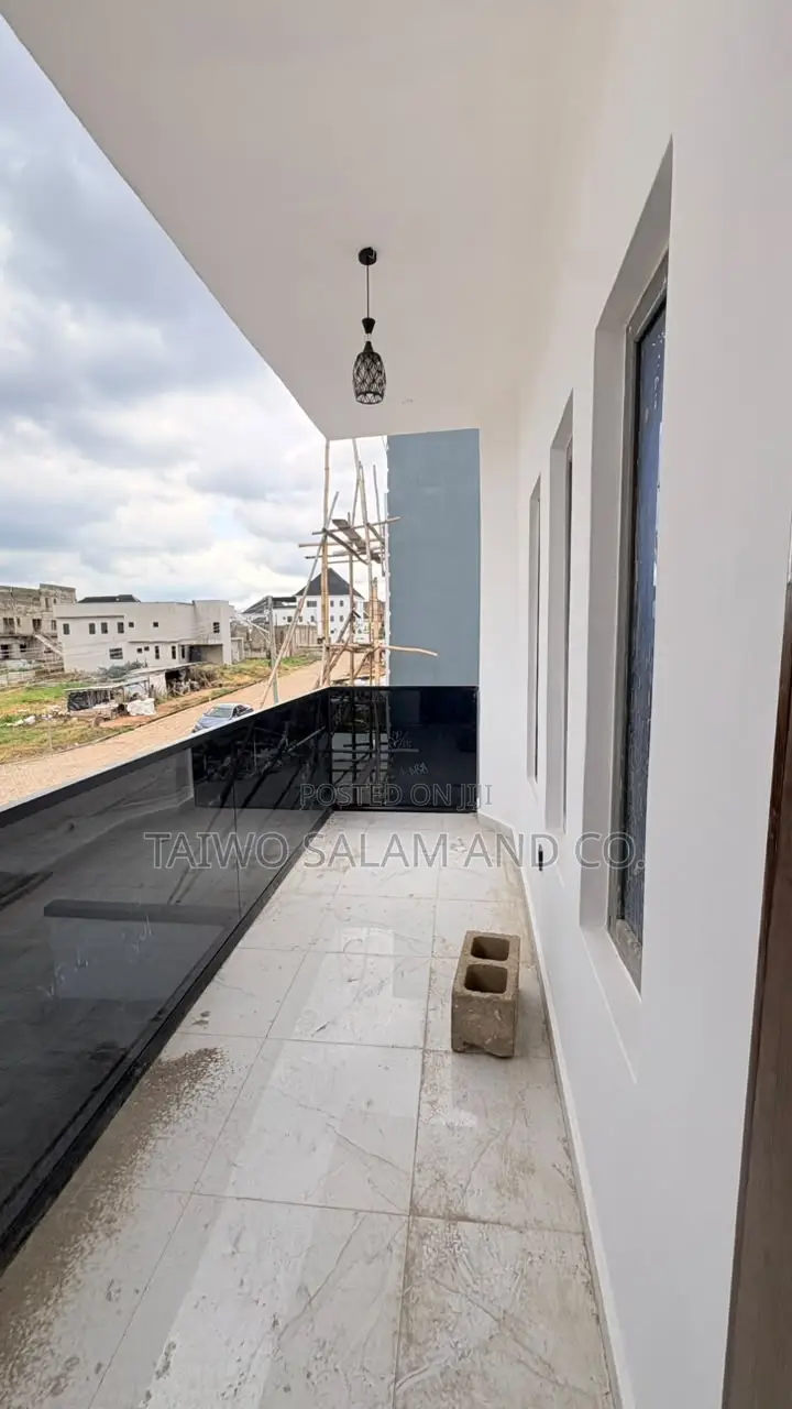 4bdrm Duplex in Basorun for sale