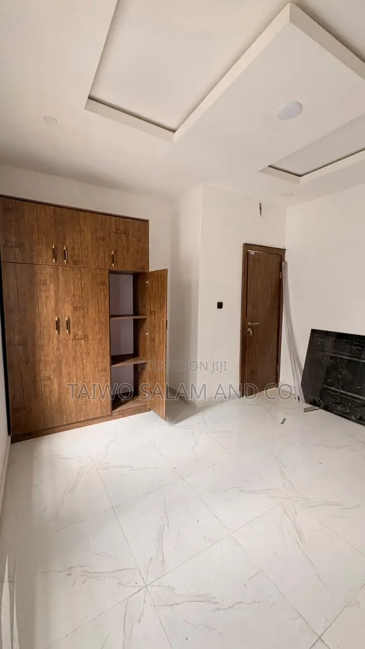4bdrm Duplex in Basorun for sale
