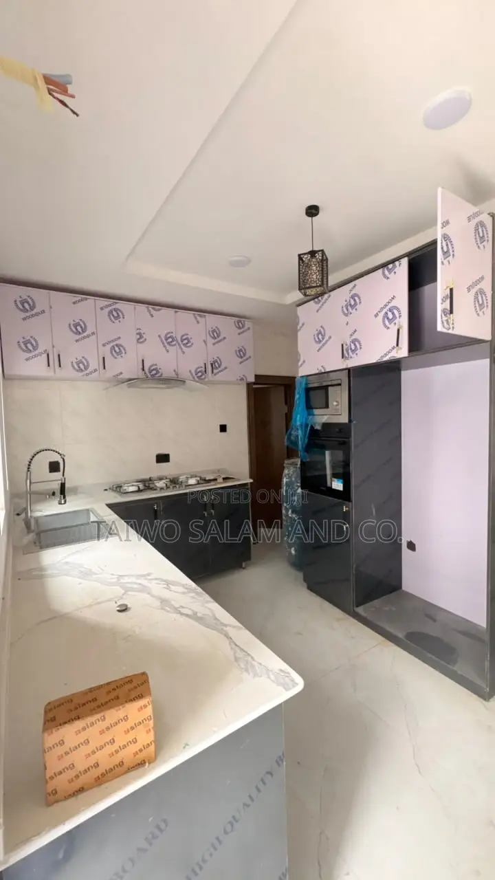 4bdrm Duplex in Basorun for sale