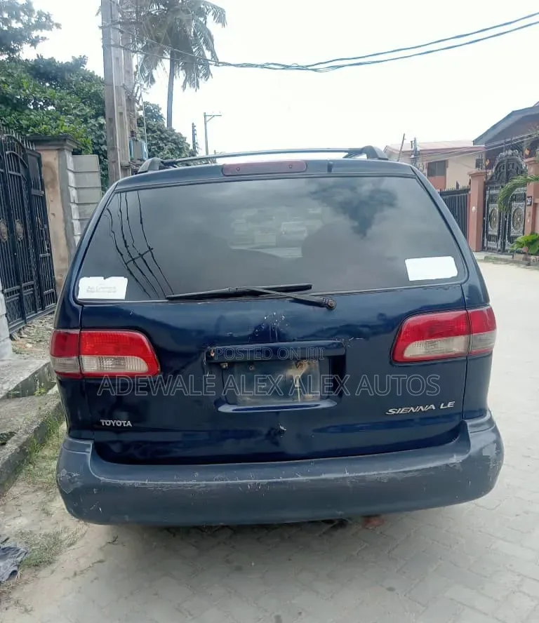 Toyota Sienna 2001 Blue