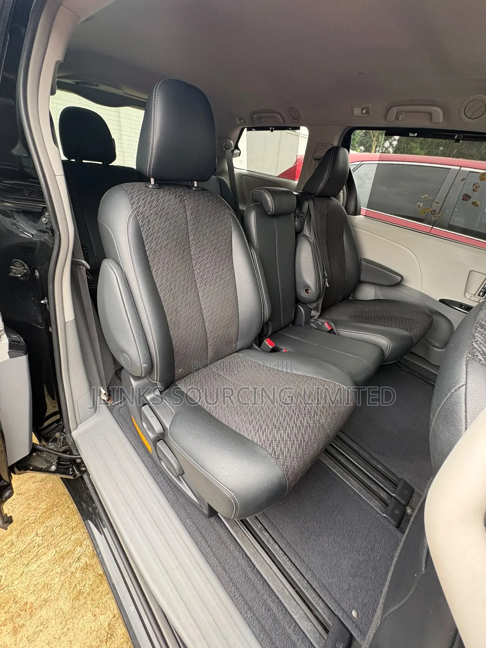 Toyota Sienna SE 8 Passenger 2012 Black