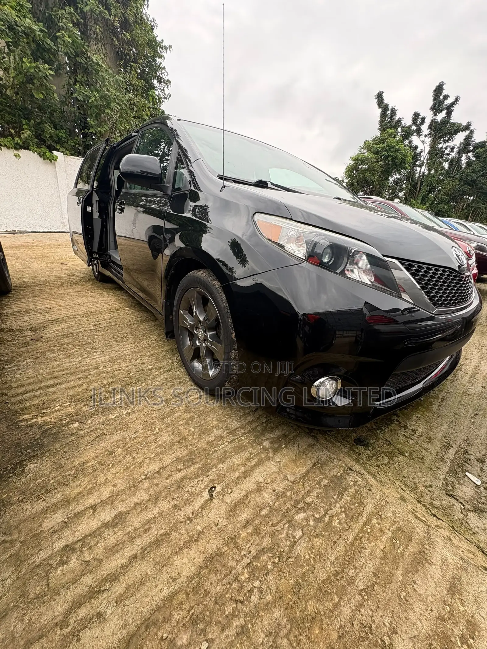 Toyota Sienna SE 8 Passenger 2012 Black
