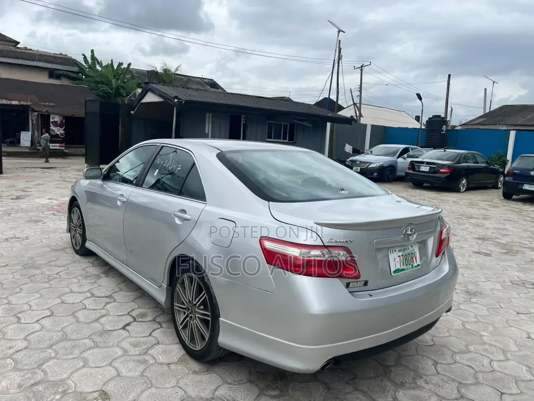 Toyota Camry SE V6 4dr Sedan (3.5L 6cyl 6AM) 2010 Silver