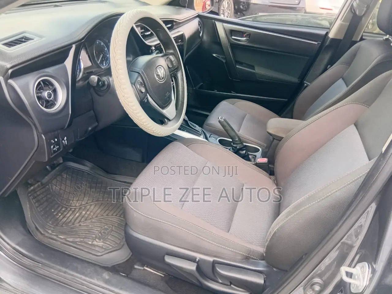 Toyota Corolla LE ECO 4dr Sedan (1.8L 4cyl CVT) 2017 Gray