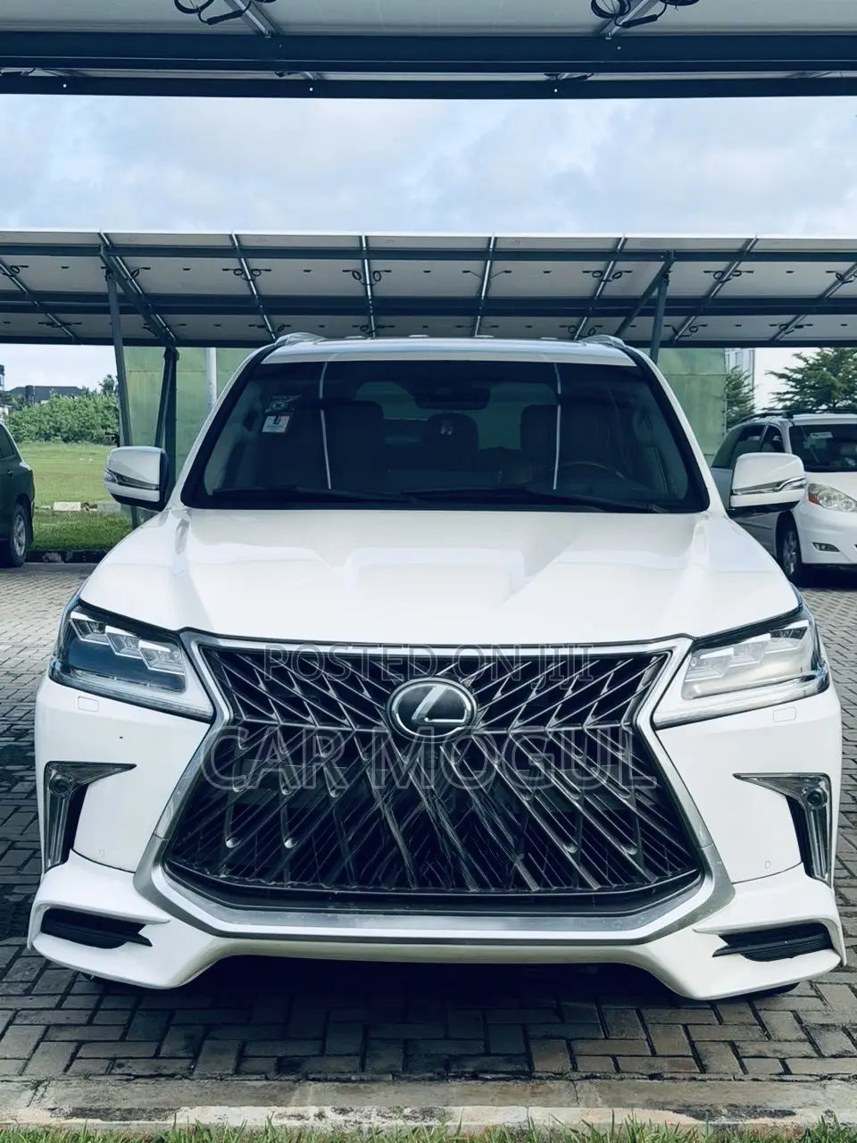 Lexus LX 570 AWD 2016 White