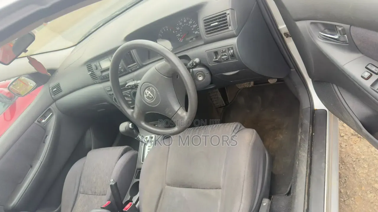 Toyota Corolla 2004 Silver