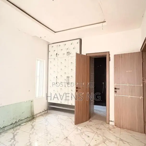 4bdrm Duplex in Akobo for sale