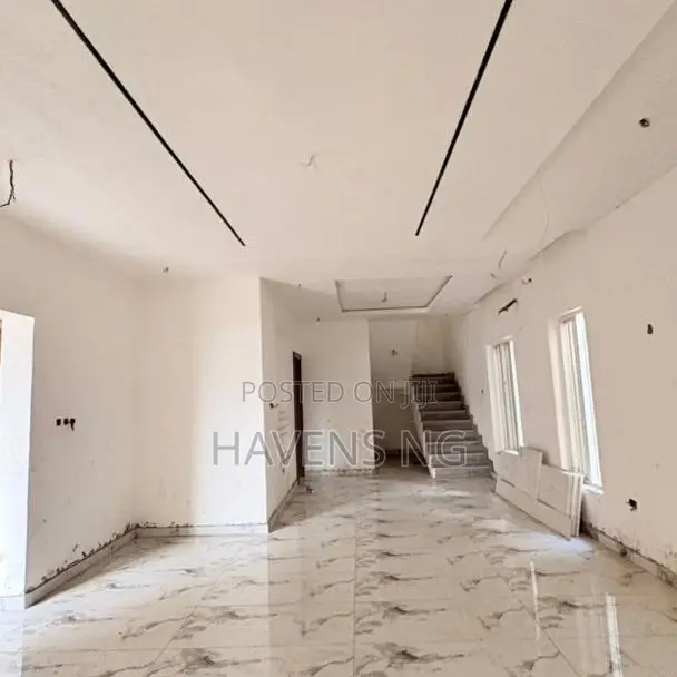 4bdrm Duplex in Akobo for sale