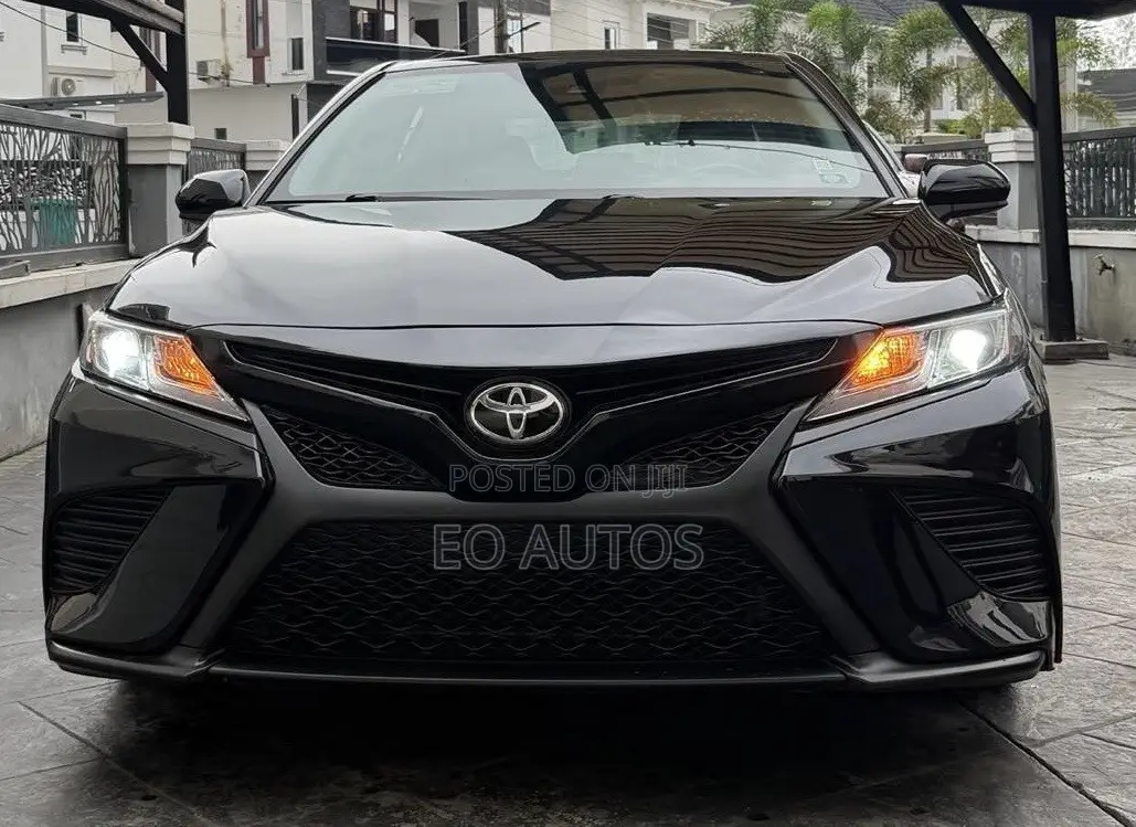 Toyota Camry SE FWD 2020 Black