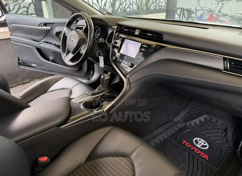 Toyota Camry SE FWD 2020 Black