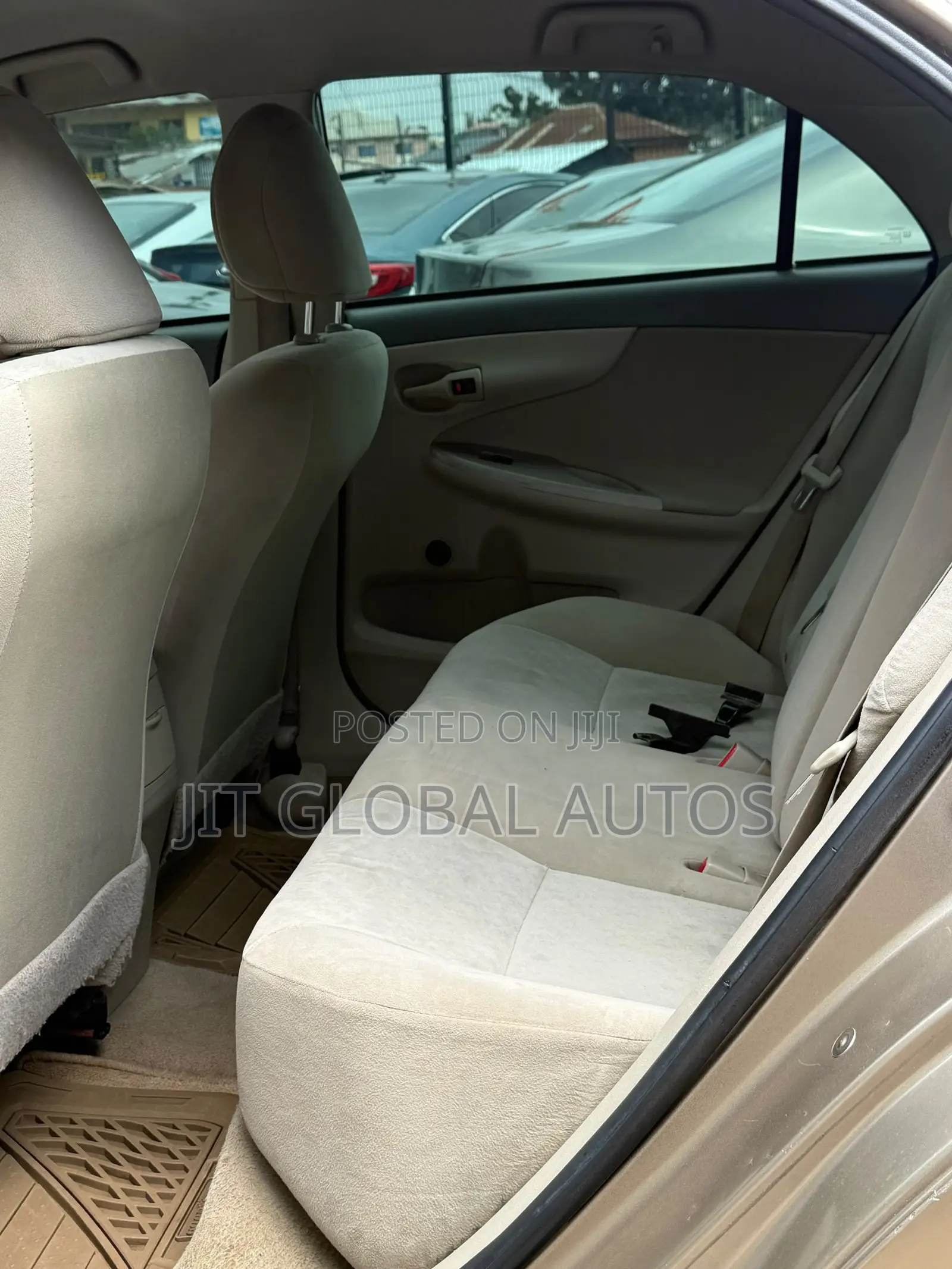 Toyota Corolla LE 4dr Sedan (1.8L 4cyl 4A) 2010 Gold