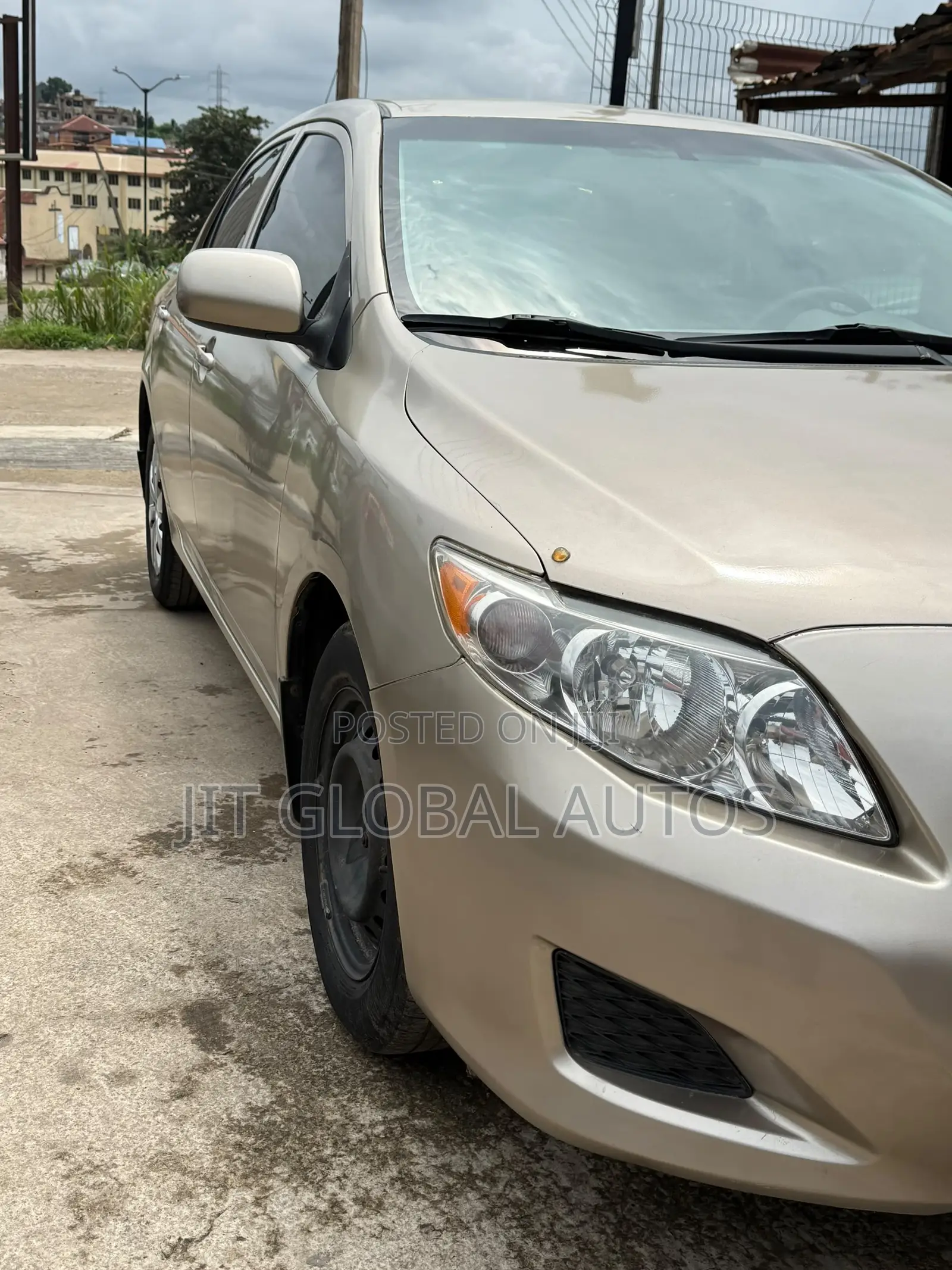 Toyota Corolla LE 4dr Sedan (1.8L 4cyl 4A) 2010 Gold