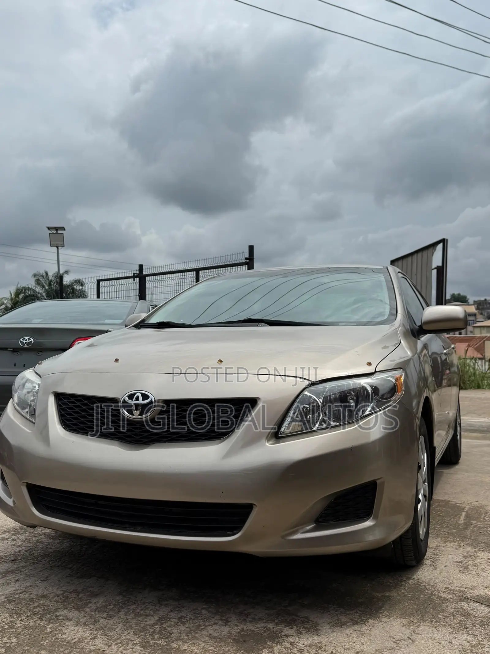 Toyota Corolla LE 4dr Sedan (1.8L 4cyl 4A) 2010 Gold