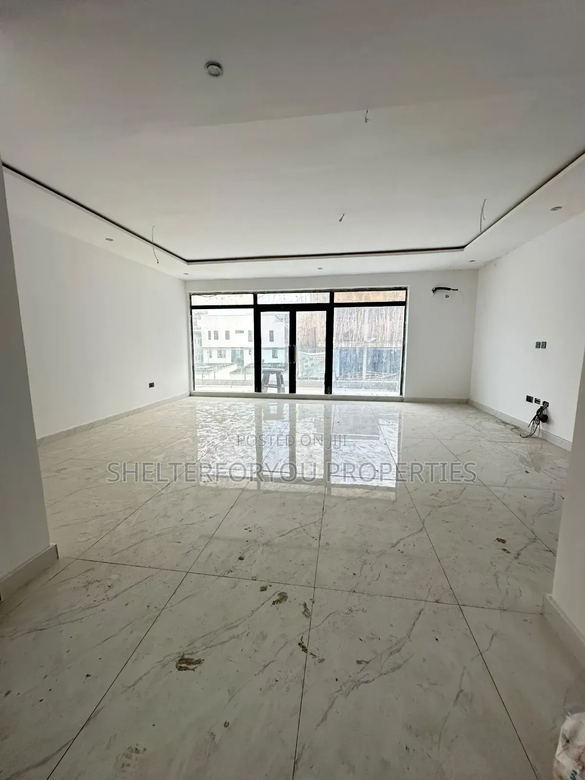 3bdrm Apartment in Lekki Phase 1 for sale