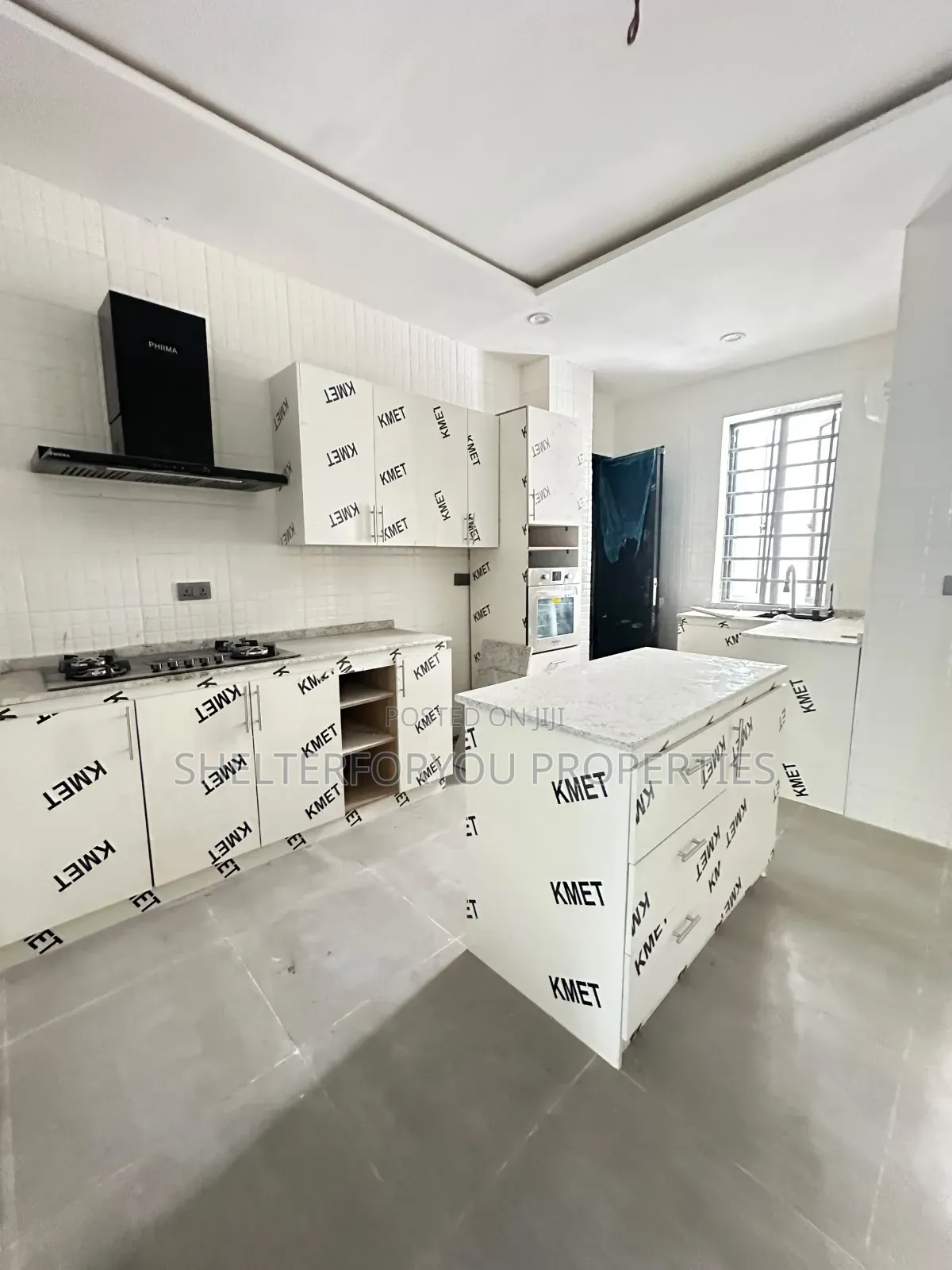 3bdrm Apartment in Lekki Phase 1 for sale