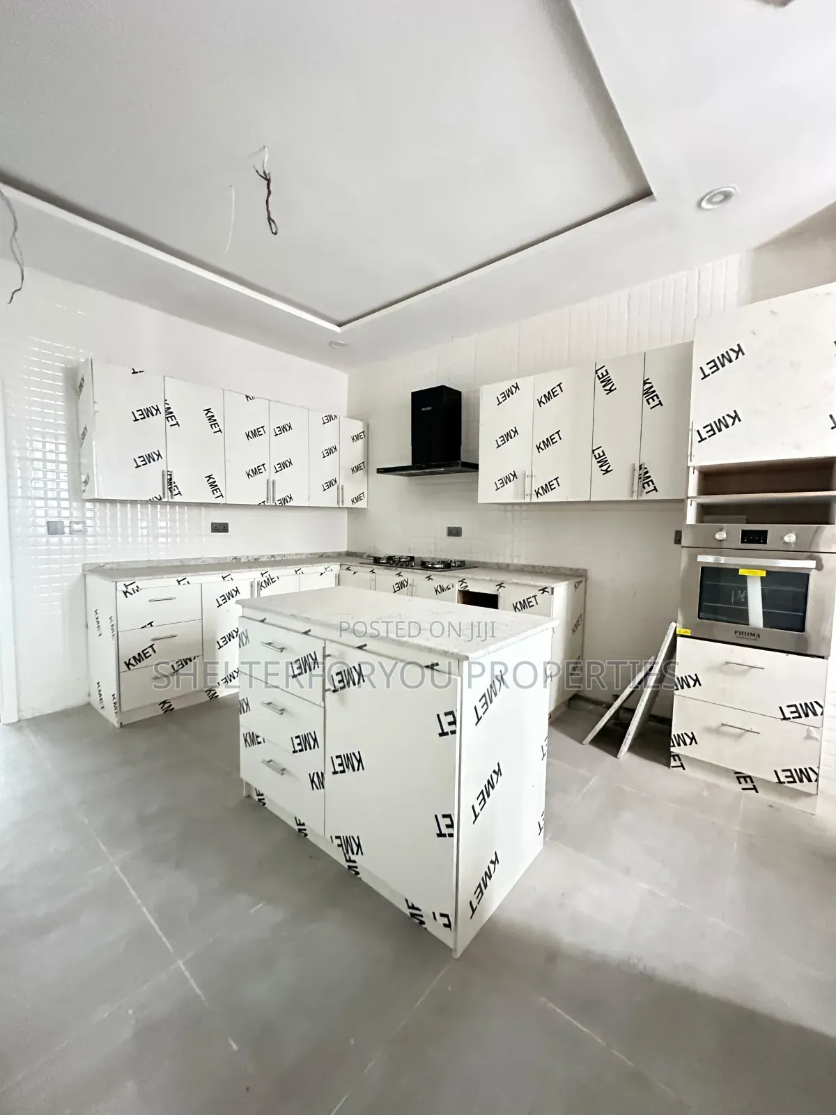 3bdrm Apartment in Lekki Phase 1 for sale