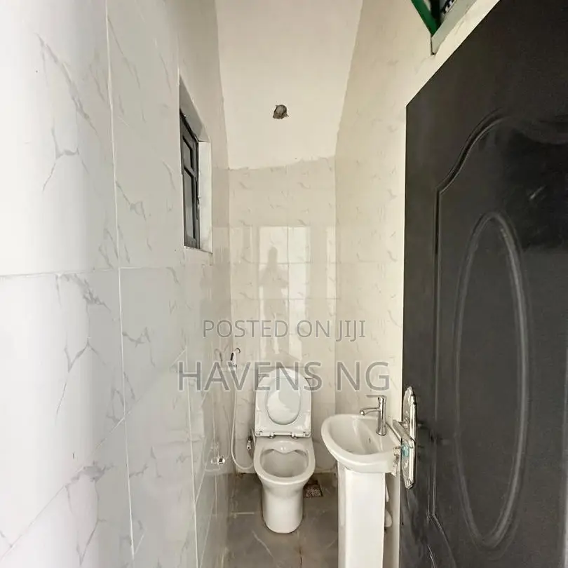 4bdrm Duplex in Akobo for sale