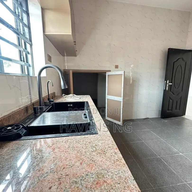 4bdrm Duplex in Akobo for sale