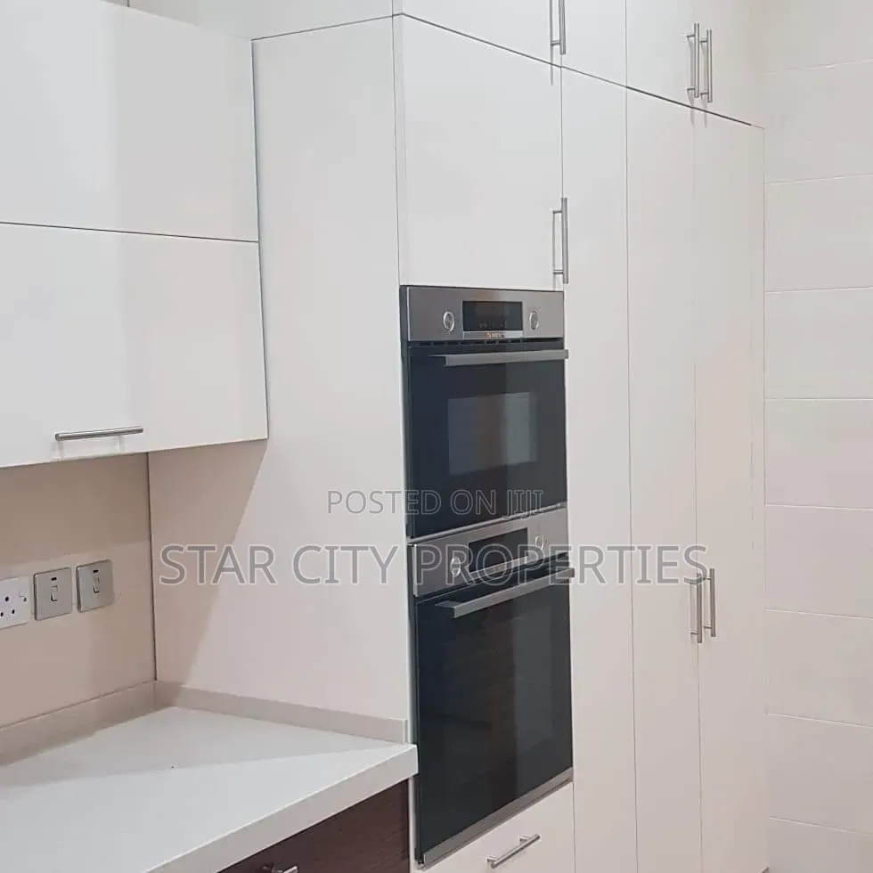5bdrm Duplex in Ikeja Gra for sale