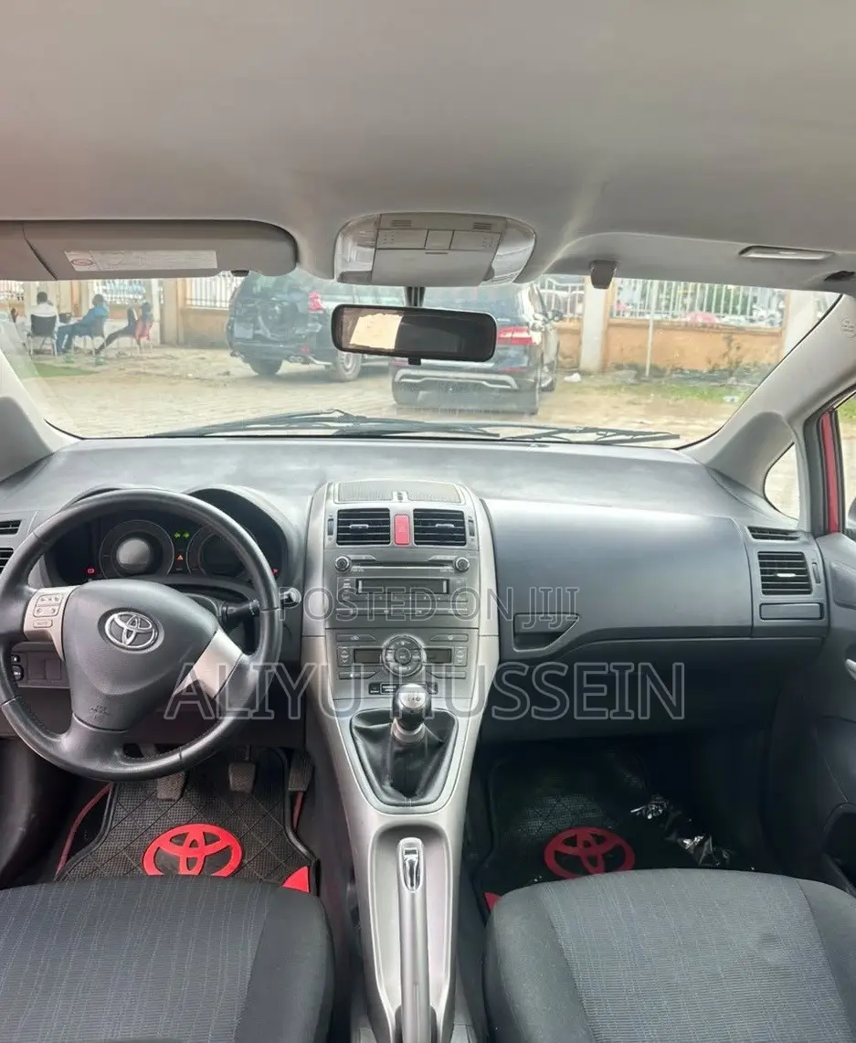 Toyota Auris 2007 Red