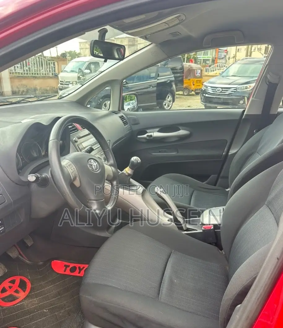 Toyota Auris 2007 Red