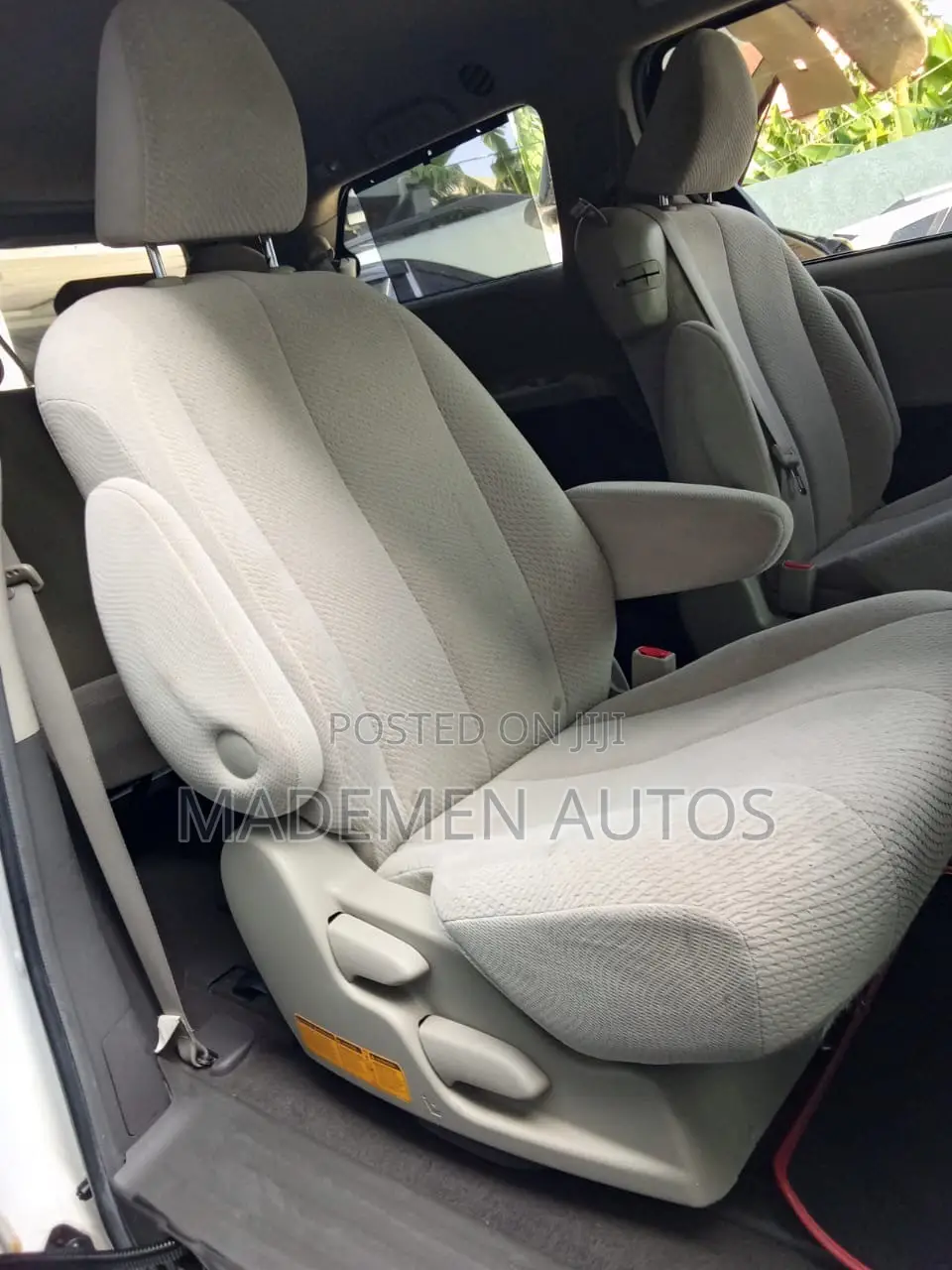Toyota Sienna LE 8 Passenger 2011 White