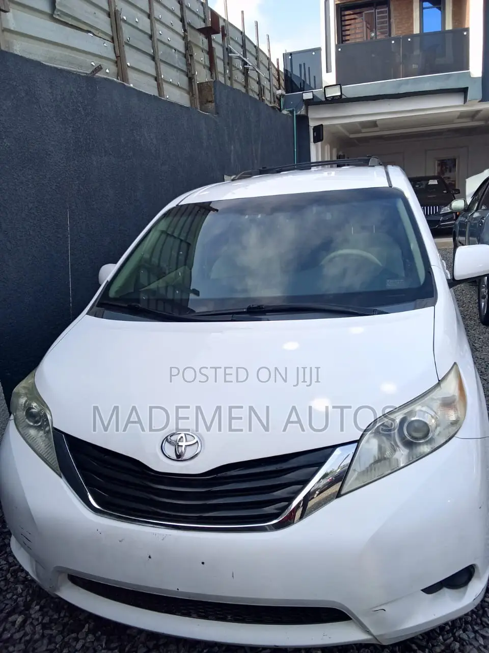 Toyota Sienna LE 8 Passenger 2011 White