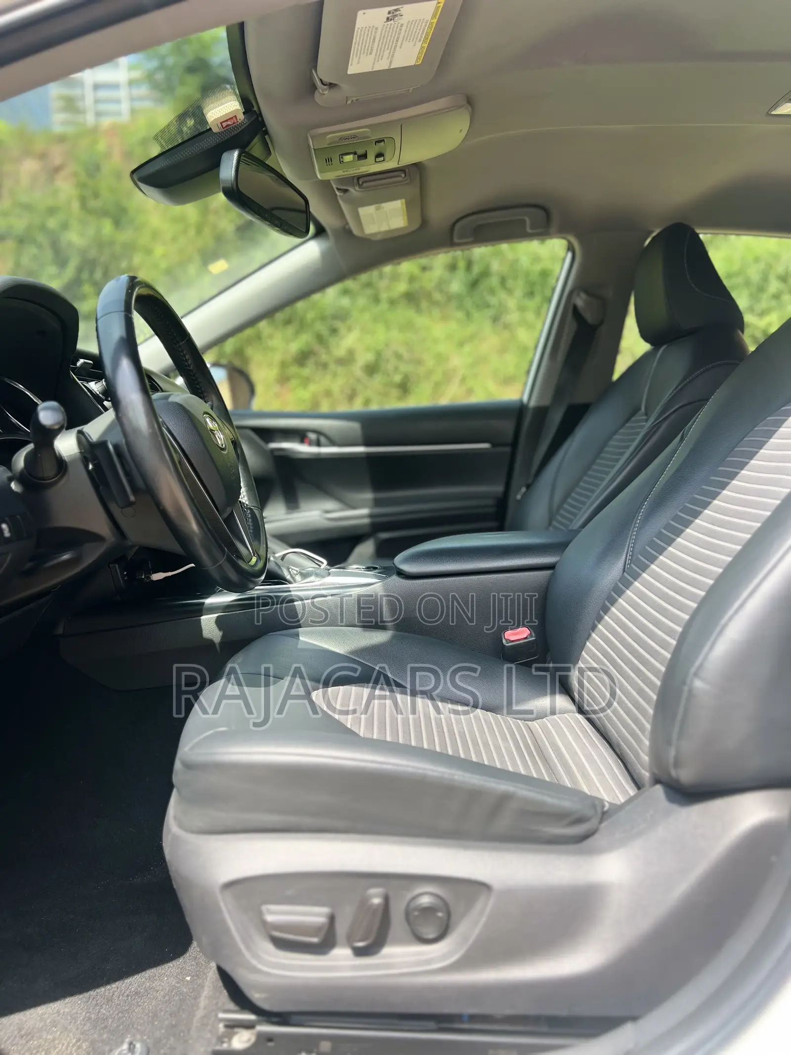 Toyota Camry SE (2.5L 4cyl 8A) 2019 White