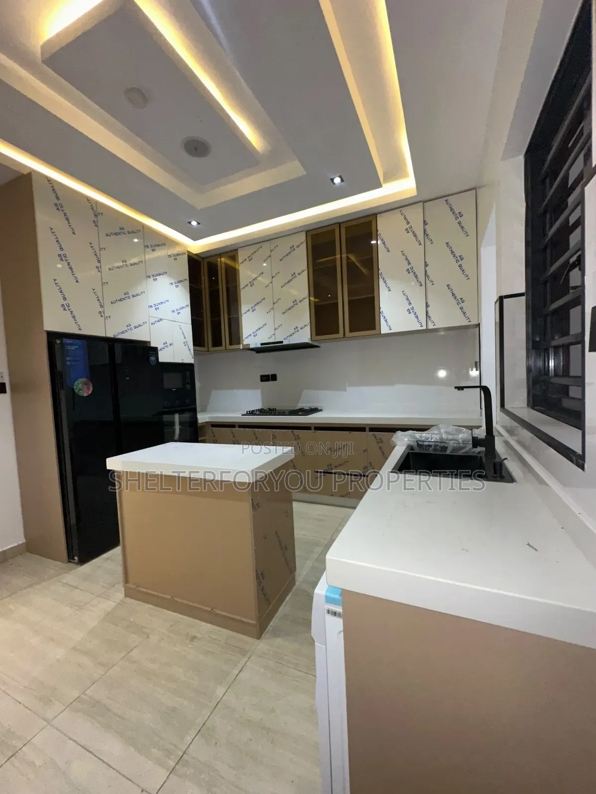 3bdrm Apartment in Lekki Phase 1 for sale