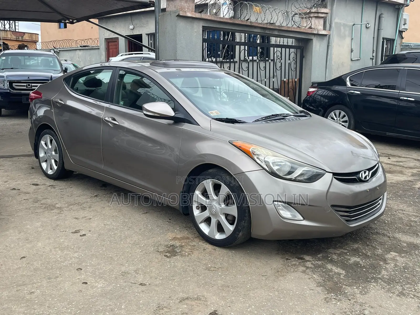 Hyundai Elantra Limited Sedan FWD (1.8L 4cyl 6A) 2013 Gray