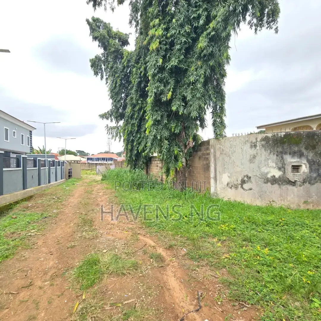 7bdrm Duplex in Agodi for sale