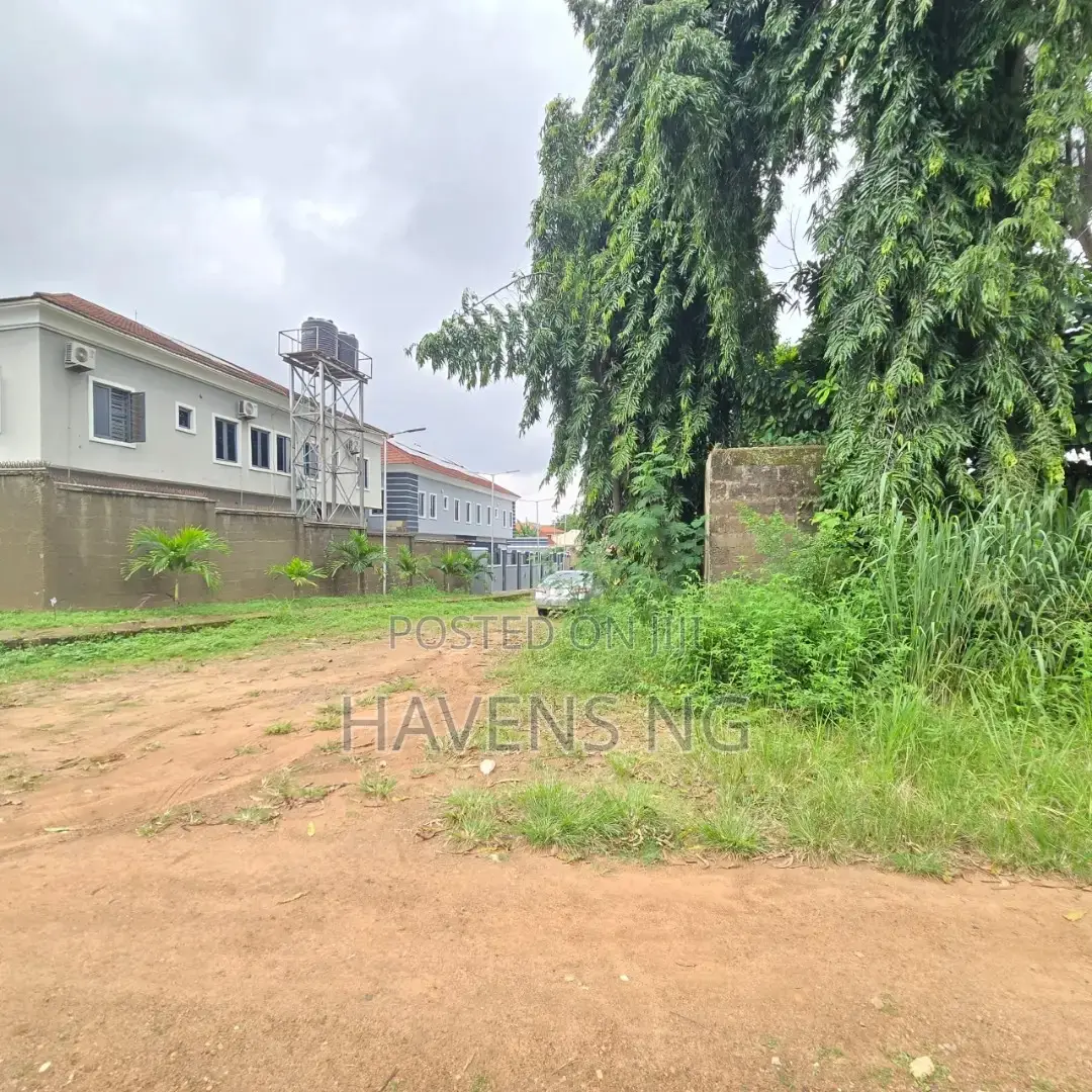 7bdrm Duplex in Agodi for sale