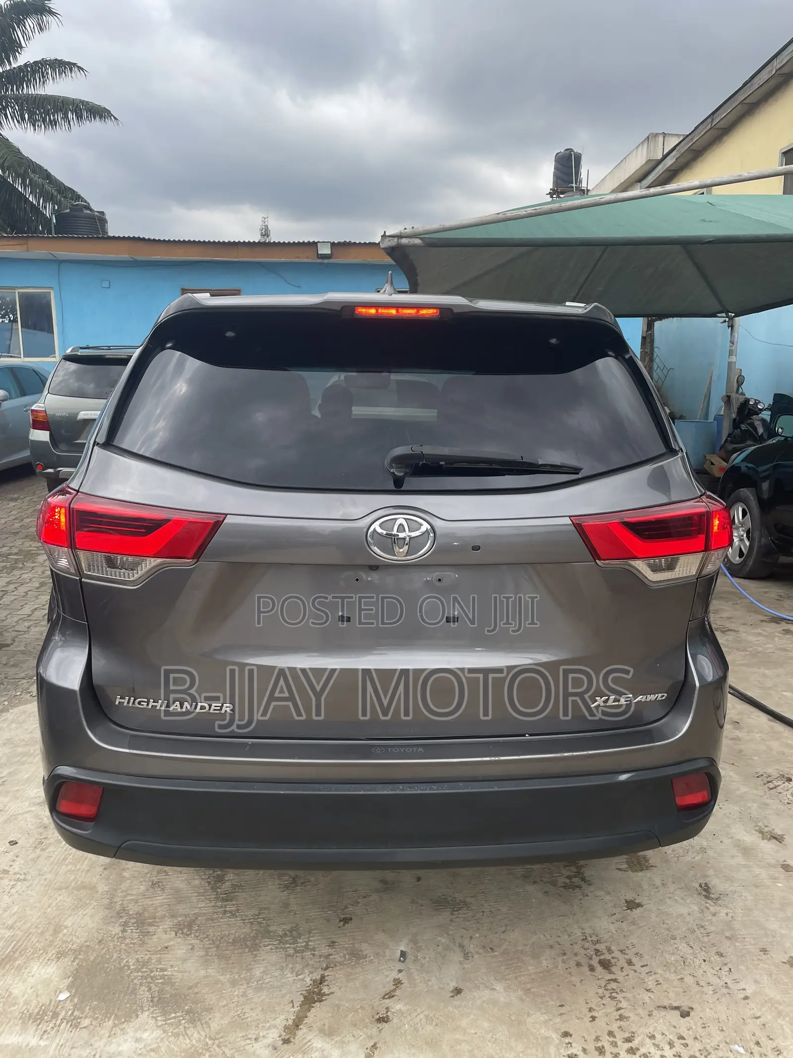 Toyota Highlander XLE 4x4 V6 (3.5L 6cyl 8A) 2018 Gray