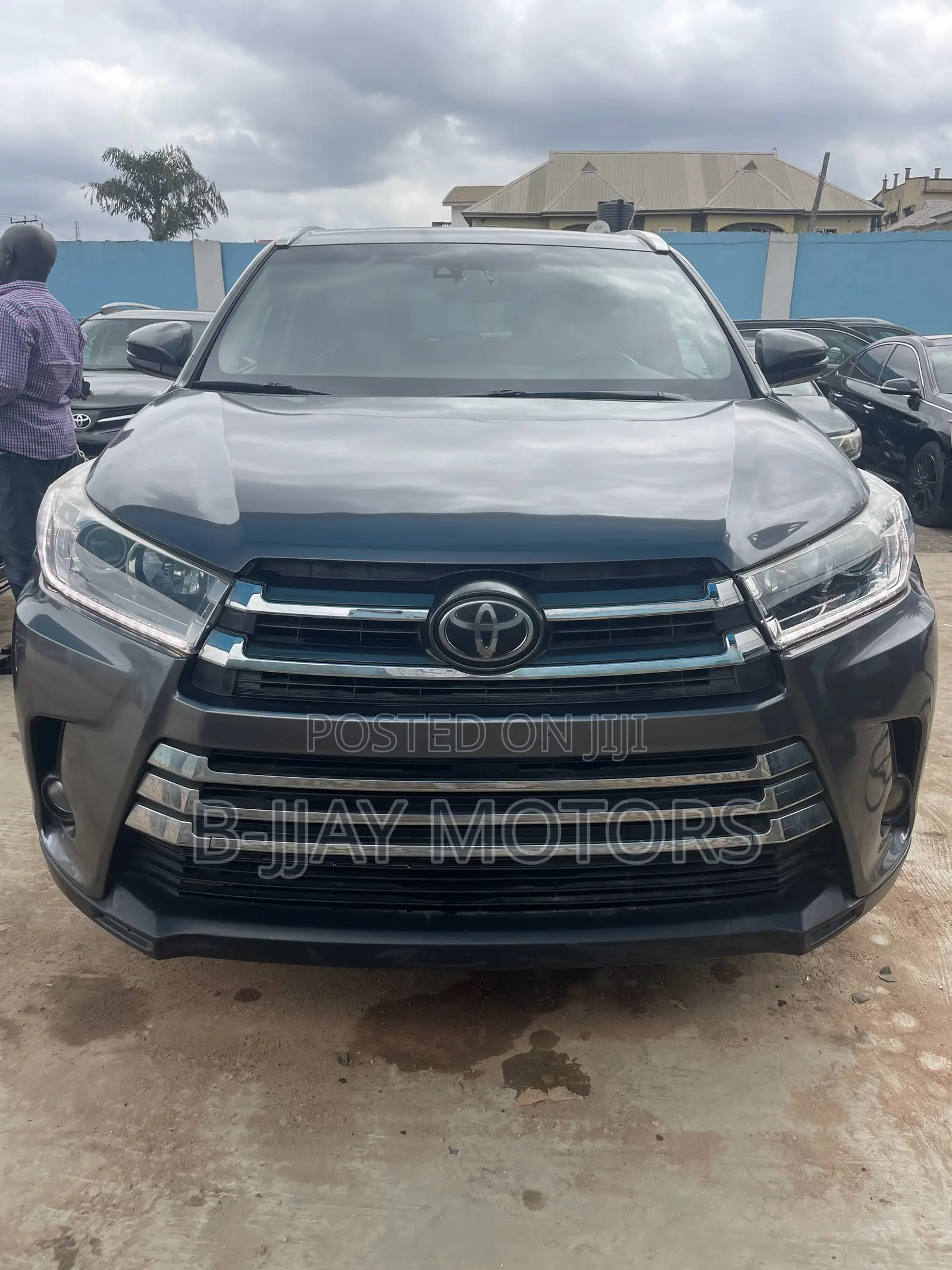 Toyota Highlander XLE 4x4 V6 (3.5L 6cyl 8A) 2018 Gray
