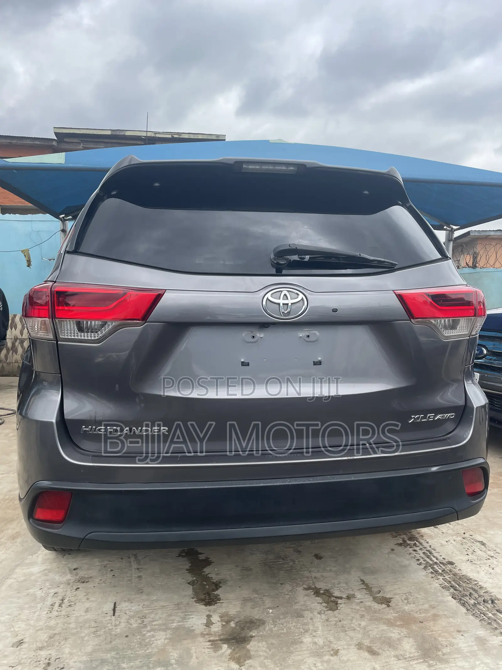 Toyota Highlander XLE 4x4 V6 (3.5L 6cyl 8A) 2018 Gray
