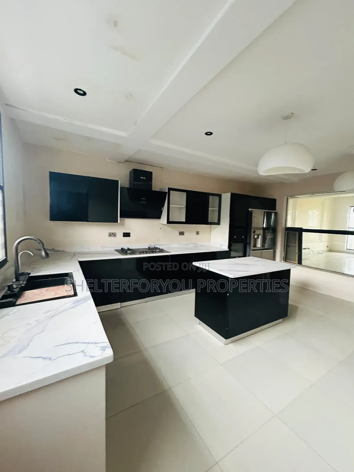 3bdrm House in Lekki Phase 1 for sale