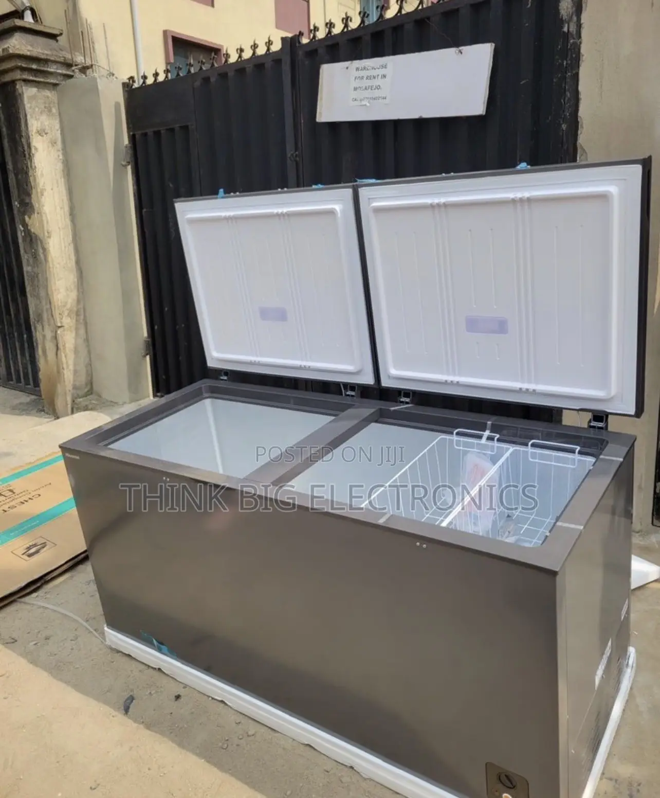 Brand New Hisense 420L Double Door Chest Freezer - Silver