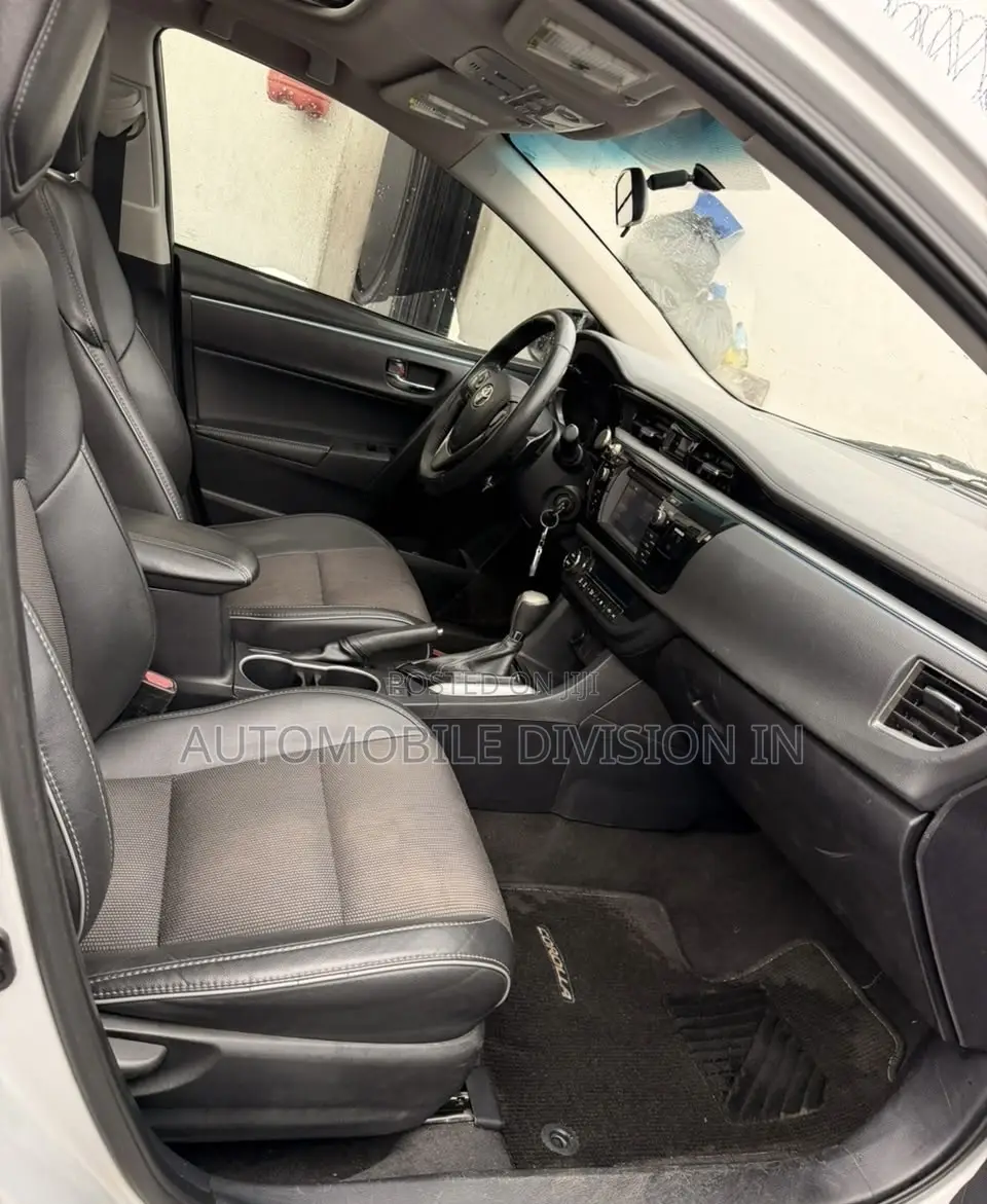 Toyota Corolla S 4dr Sedan (1.8L 4cyl CVT) 2015 Silver