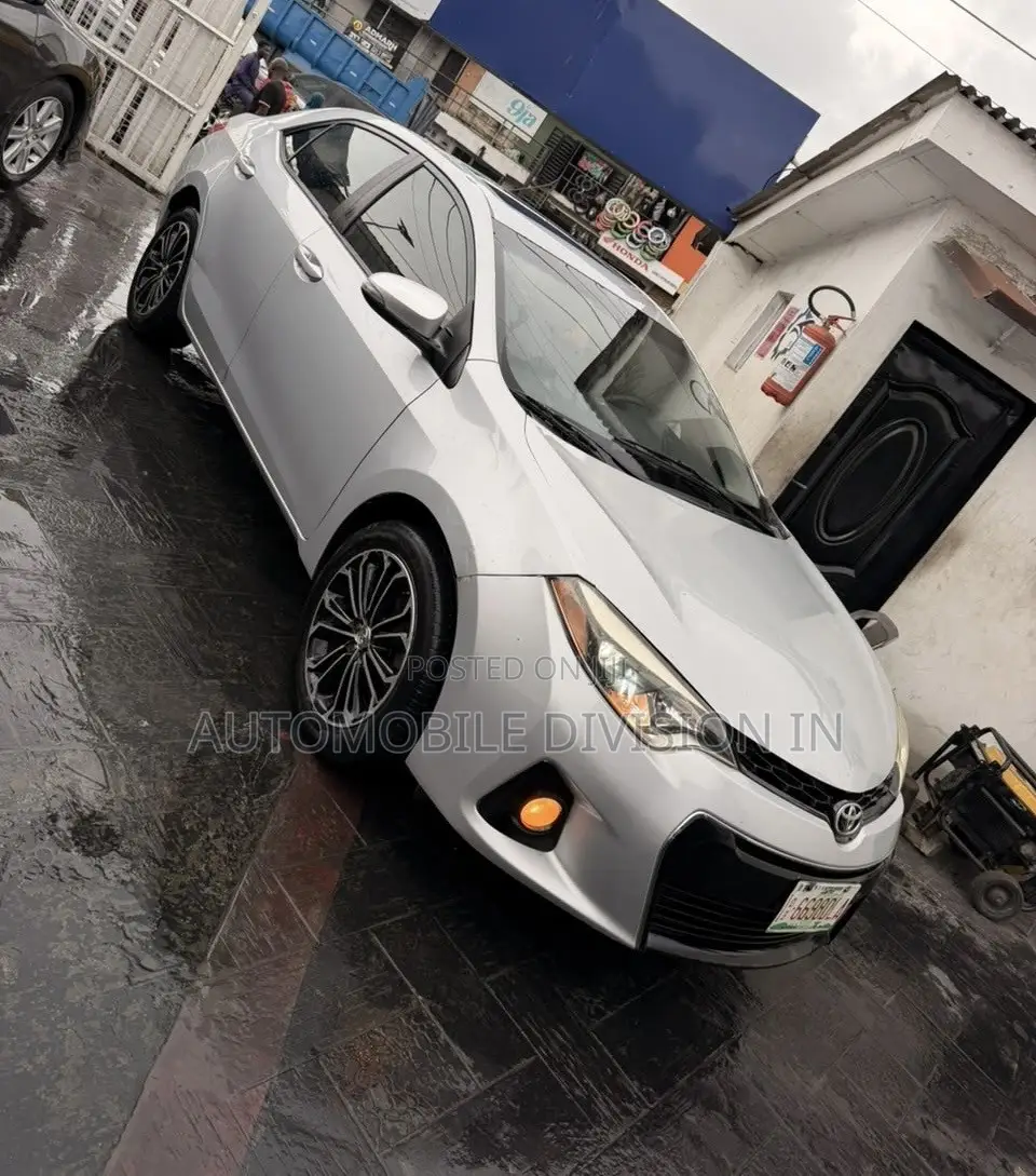 Toyota Corolla S 4dr Sedan (1.8L 4cyl CVT) 2015 Silver
