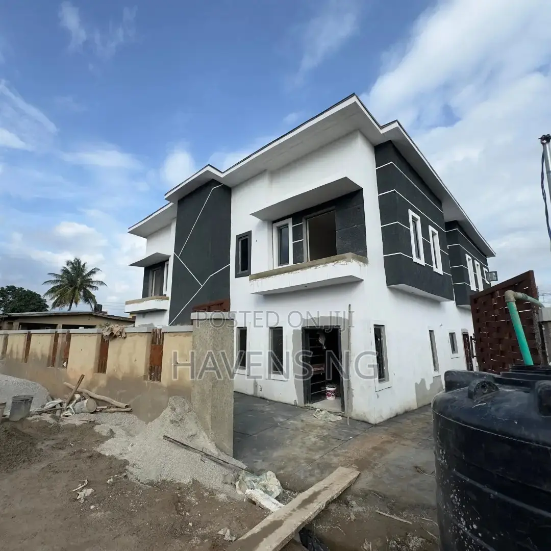5bdrm Duplex in Ologuneru for sale