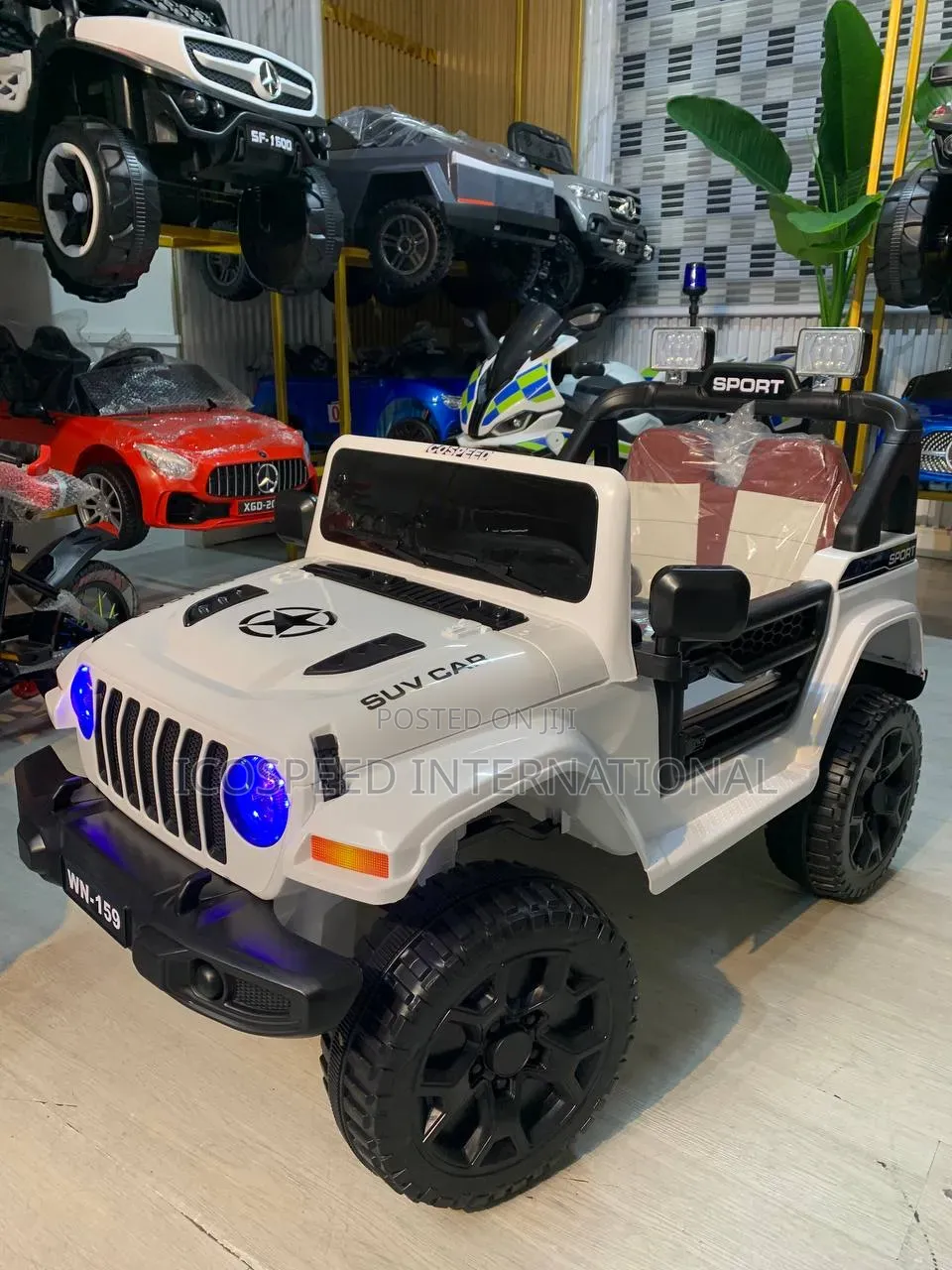 White Jeep Wrangler for Kids Age 1-7 With Bluetooth and Remote Control
