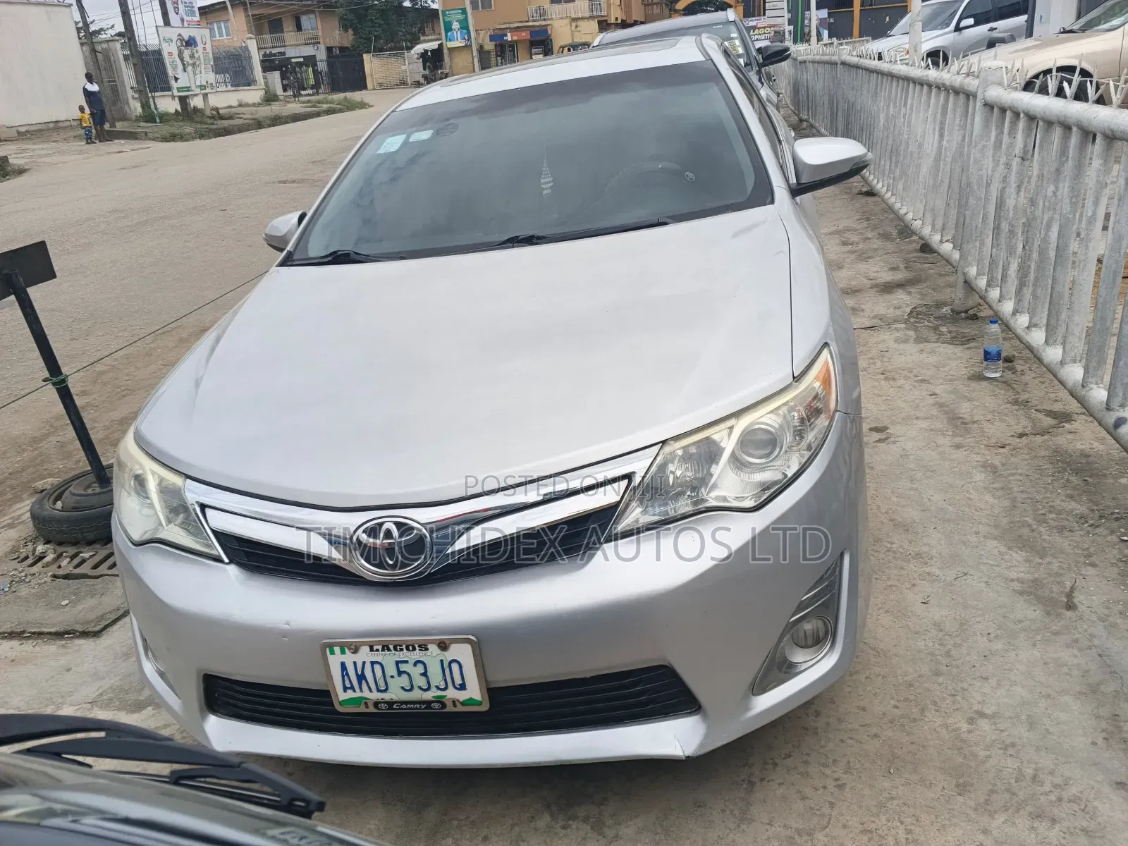 Toyota Camry XLE 4dr Sedan (2.5L 4cyl 6A) 2013 Silver