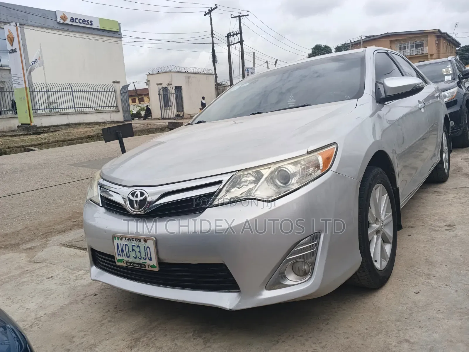 Toyota Camry XLE 4dr Sedan (2.5L 4cyl 6A) 2013 Silver