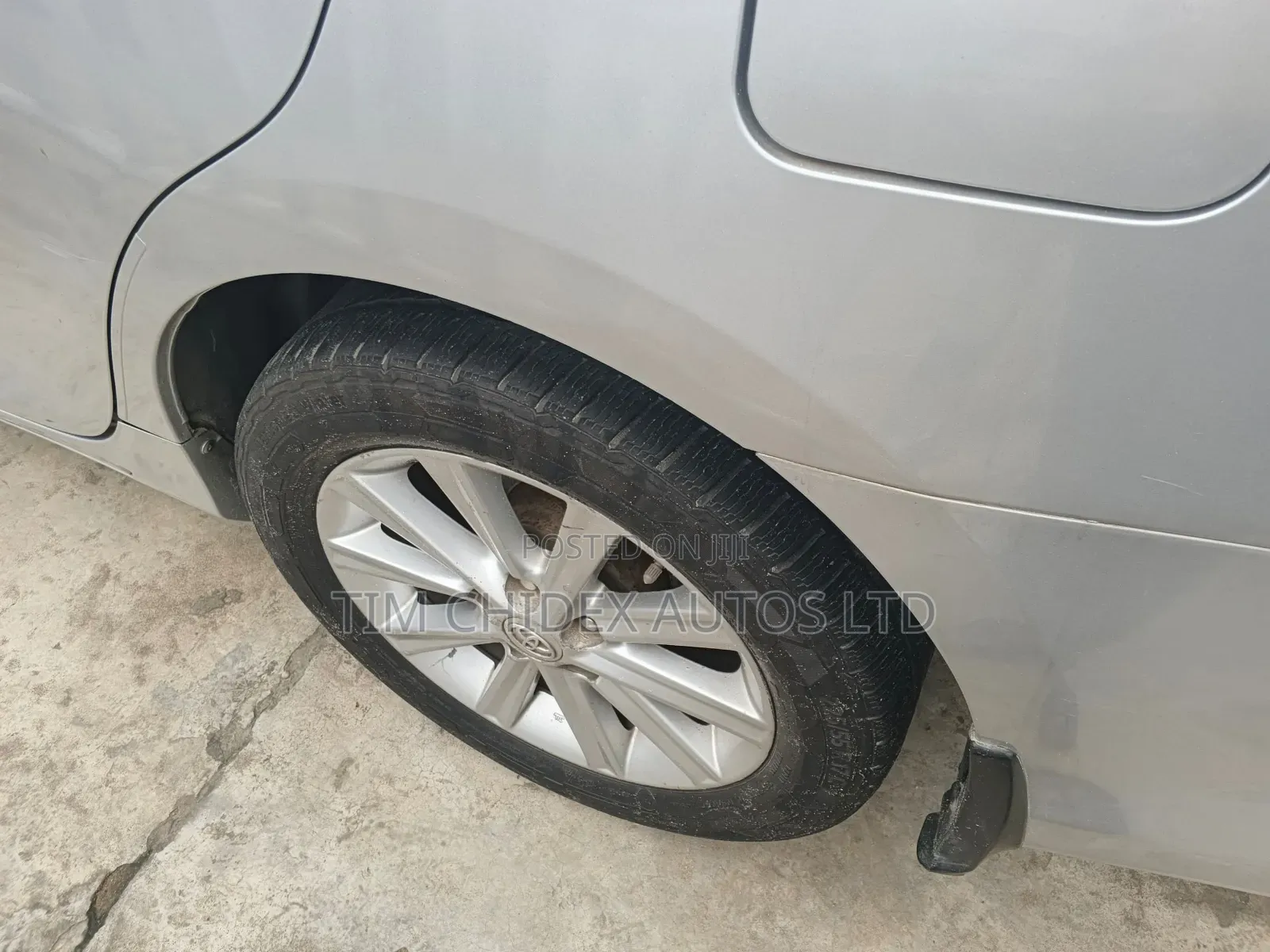Toyota Camry XLE 4dr Sedan (2.5L 4cyl 6A) 2013 Silver