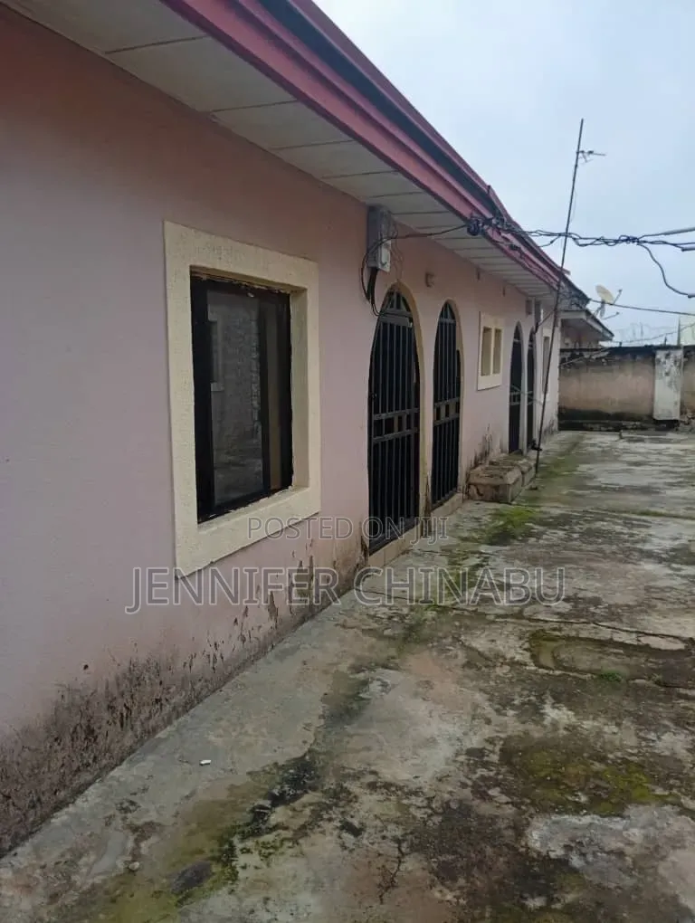 Furnished 9bdrm Bungalow in Dei-Dei for sale
