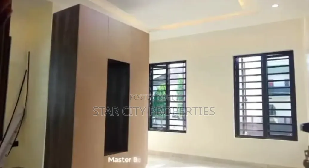 2bdrm Townhouse / Terrace in Omole Phase 2 for rent