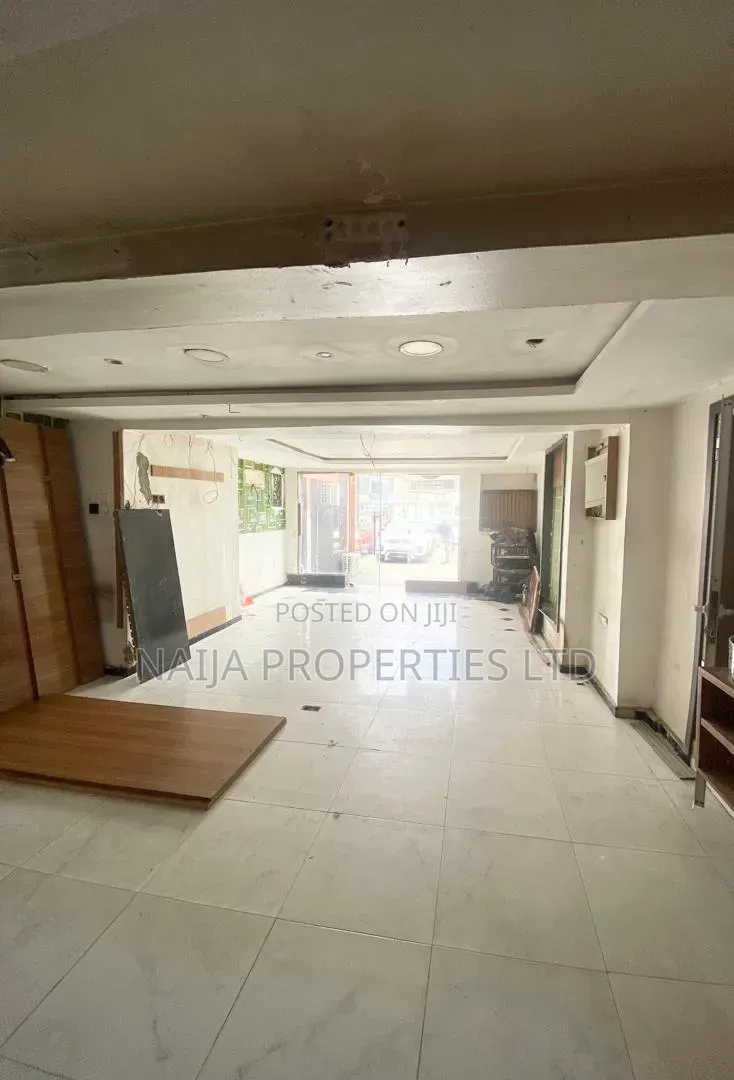 200sqm Office/Shop Space on a Major Rd at Lekki Phase 1 for Rent