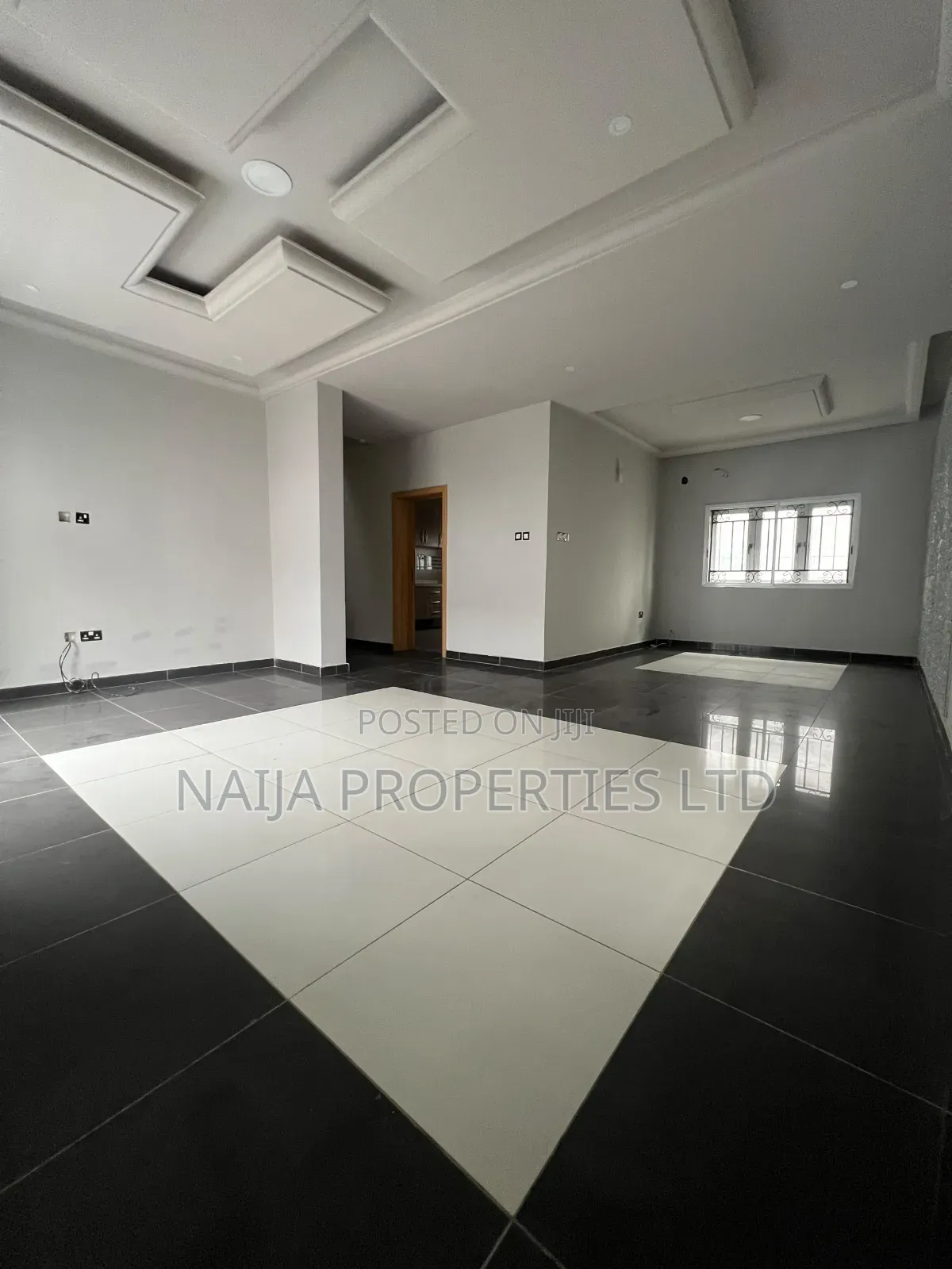 3bdrm Townhouse / Terrace in Lekki Phase 1 Right for rent