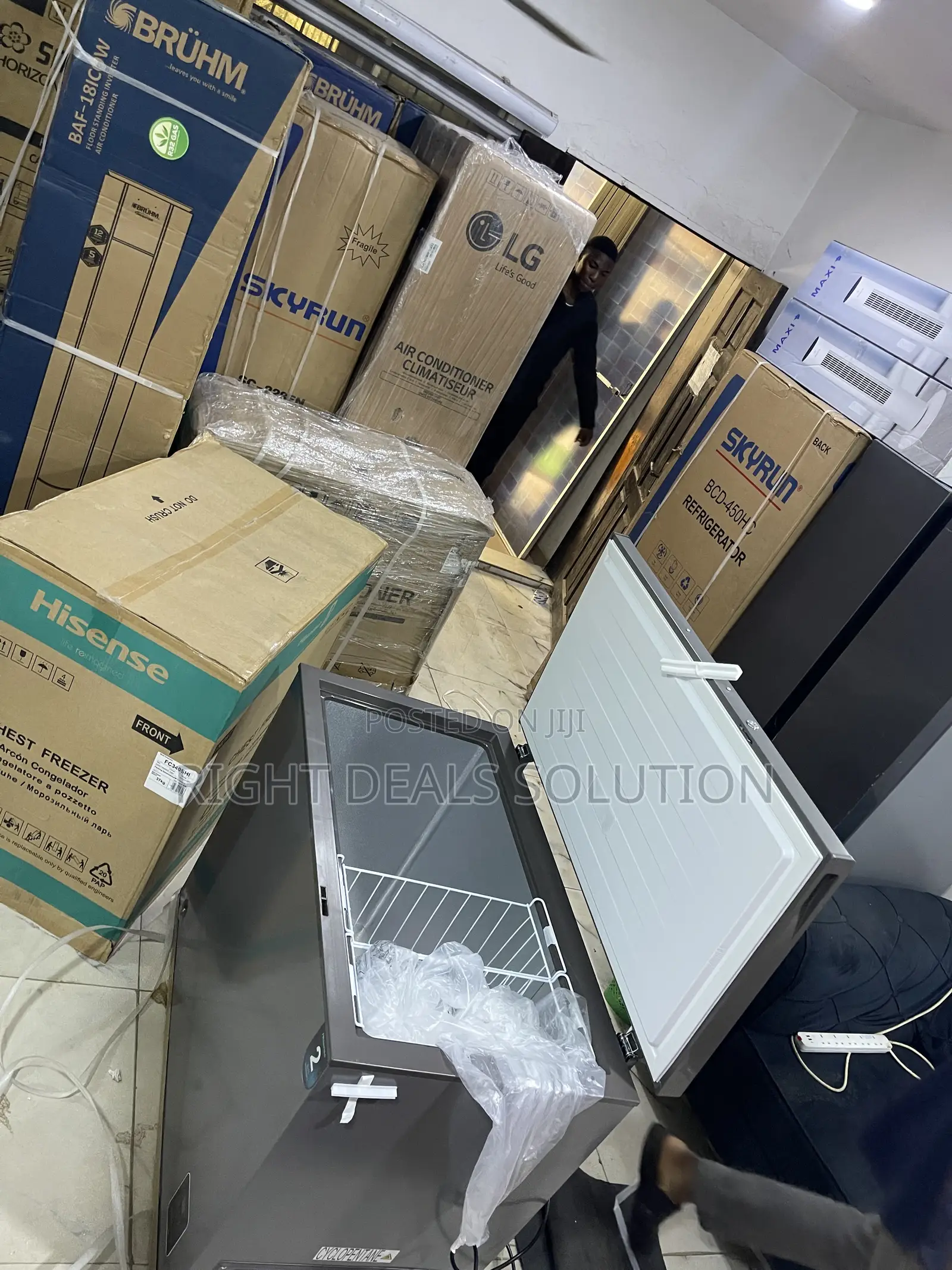 Hisense 340SHI – Spacious Freezing Without the Ordinary Experience