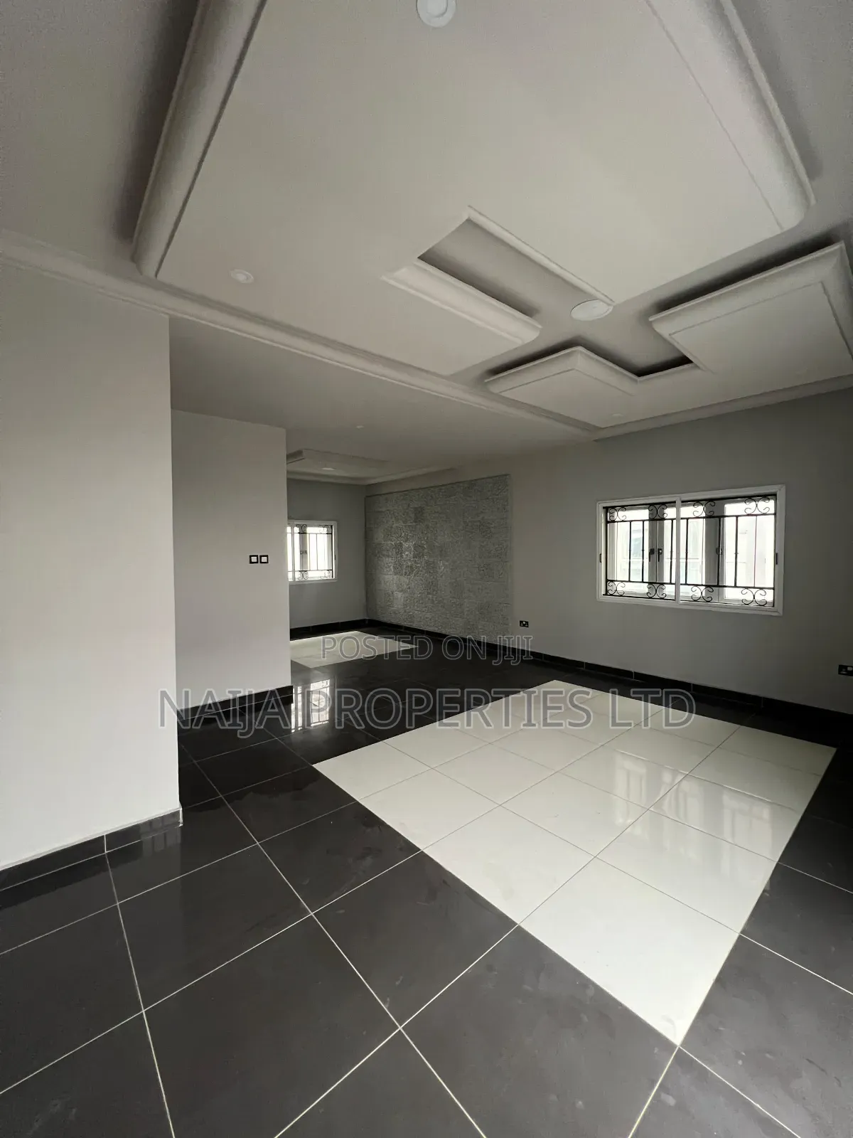 3bdrm Townhouse / Terrace in Lekki Phase 1 Right for rent